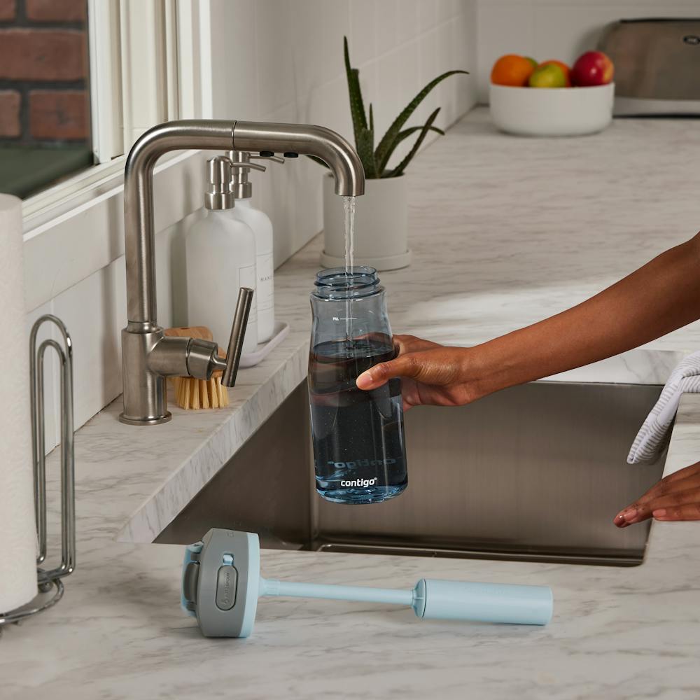 Contigo® Wells Plastic Filter Water Bottle with AUTOSPOUT® Straw Lid, 32 Oz (XUNZ)