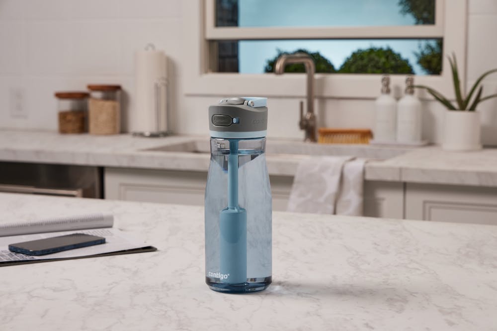 Contigo® Wells Plastic Filter Water Bottle with AUTOSPOUT® Straw Lid, 32 Oz (XUNZ)