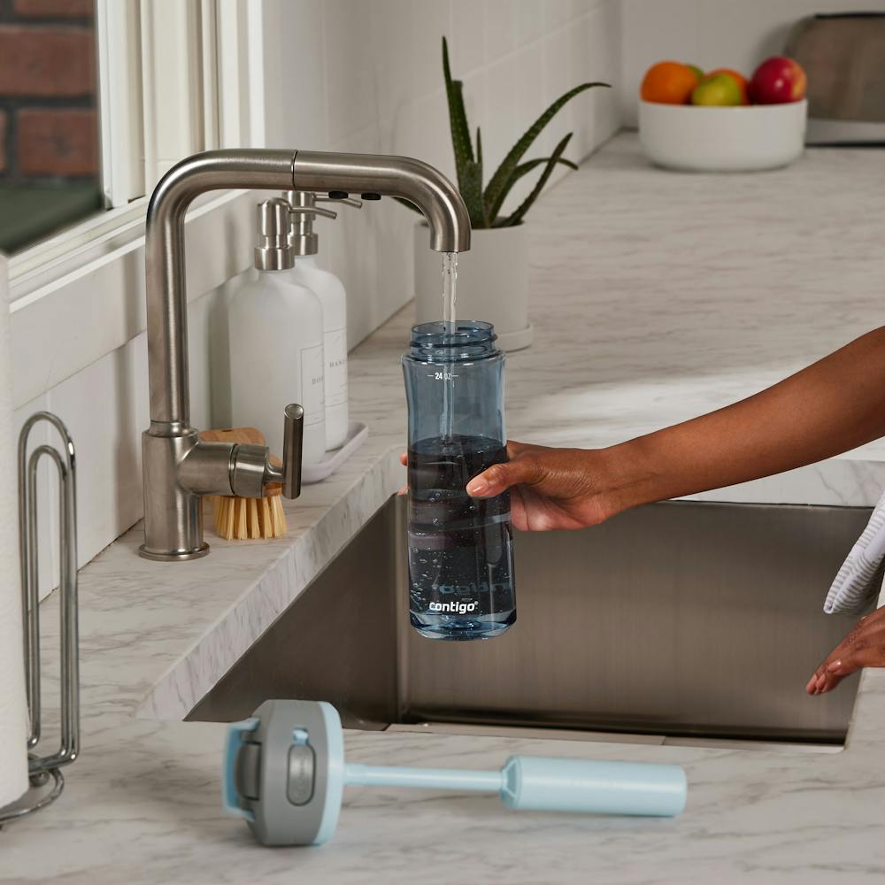 Contigo® Wells Plastic Filter Water Bottle with AUTOSPOUT® Straw Lid and Replacement Filter, 24 Oz (OAWV)