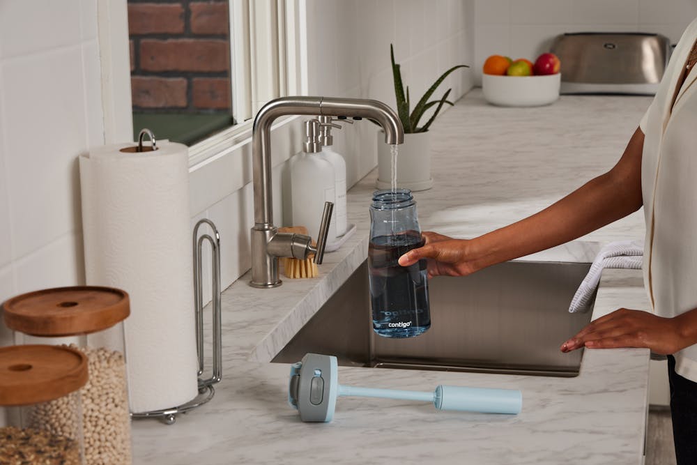 Contigo® Wells Plastic Filter Water Bottle with AUTOSPOUT® Straw Lid, 32 Oz (XUNZ)